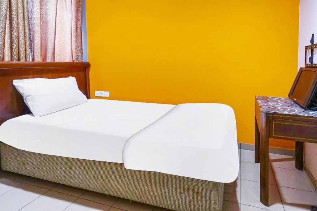 Oyo 90486 New Station Hotel Klang Esterno foto